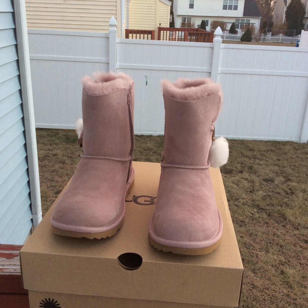 UGG IRINA STAR CHARM - Picture 4 of 8
